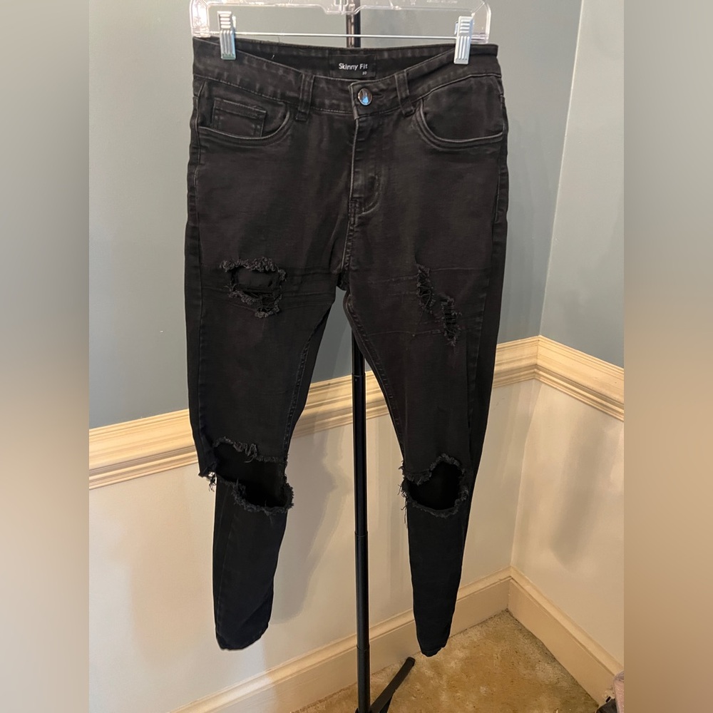 Women's Black Distressed Jeans‎